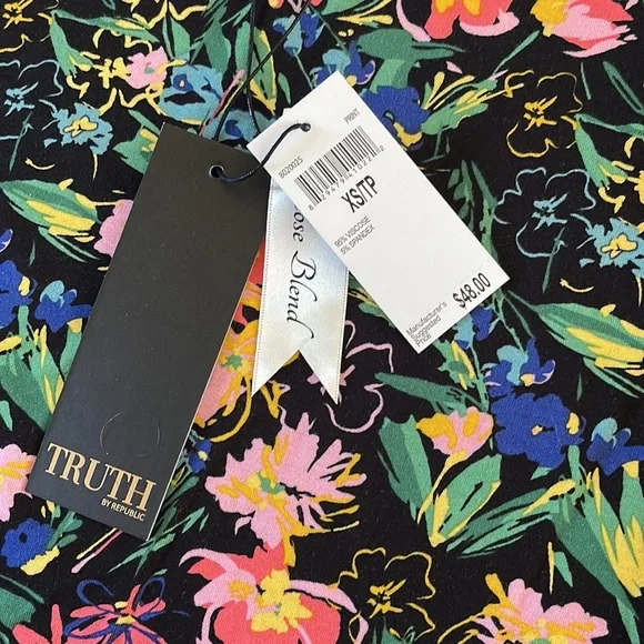 NWT Truth by Republic Colorful Floral Short Sleeve Tee Shirt  Top Blouse - Picture 8 of 8